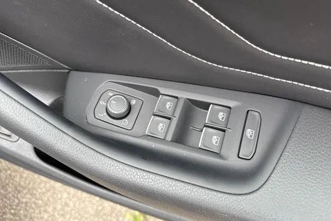 DA75HYH Volkswagen Arteon 1.4 TSI eHybrid R-Line 5dr DSG | Panoramic Sunroof | Adaptive Cruise Contro Thumbnail #17