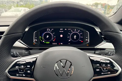 DA75HYH Volkswagen Arteon 1.4 TSI eHybrid R-Line 5dr DSG | Panoramic Sunroof | Adaptive Cruise Contro Thumbnail #34