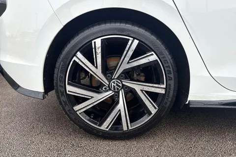 7 of 64 for Volkswagen Golf 1.5 TSI R-Line Euro 6 (s/s) 5dr