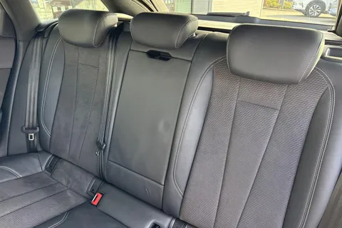 MJ19WNZ Audi A4 Avant 2.0 TFSI 40 Black Edition S Tronic Euro 6 (s/s) 5dr Thumbnail #15