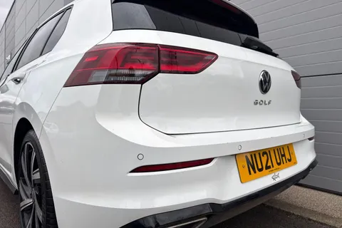 16 of 64 for Volkswagen Golf 1.5 TSI R-Line Euro 6 (s/s) 5dr