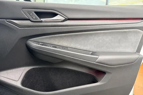 18 of 64 for Volkswagen Golf 1.5 TSI R-Line Euro 6 (s/s) 5dr