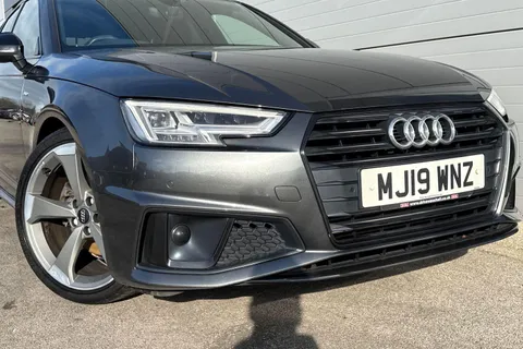 MJ19WNZ Audi A4 Avant 2.0 TFSI 40 Black Edition S Tronic Euro 6 (s/s) 5dr Thumbnail #18