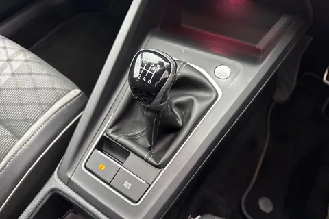 20 of 64 for Volkswagen Golf 1.5 TSI R-Line Euro 6 (s/s) 5dr