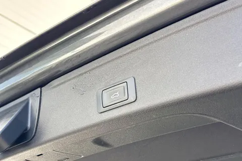 MJ19WNZ Audi A4 Avant 2.0 TFSI 40 Black Edition S Tronic Euro 6 (s/s) 5dr Thumbnail #28