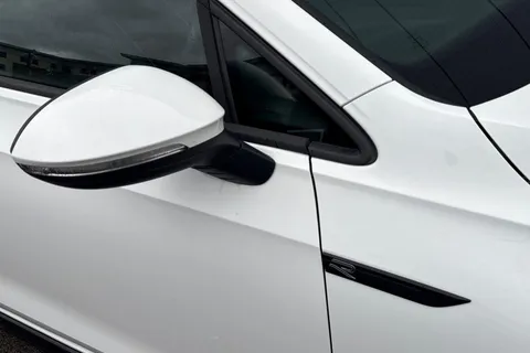 29 of 64 for Volkswagen Golf 1.5 TSI R-Line Euro 6 (s/s) 5dr