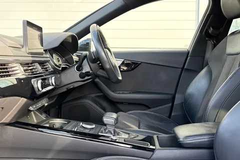 MJ19WNZ Audi A4 Avant 2.0 TFSI 40 Black Edition S Tronic Euro 6 (s/s) 5dr Thumbnail #30