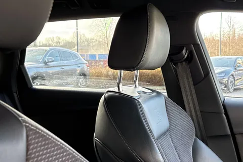 MJ19WNZ Audi A4 Avant 2.0 TFSI 40 Black Edition S Tronic Euro 6 (s/s) 5dr Thumbnail #36