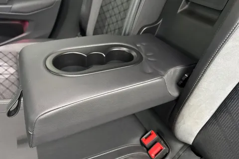 37 of 64 for Volkswagen Golf 1.5 TSI R-Line Euro 6 (s/s) 5dr