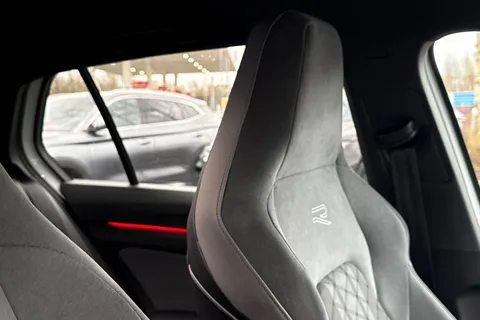 38 of 64 for Volkswagen Golf 1.5 TSI R-Line Euro 6 (s/s) 5dr