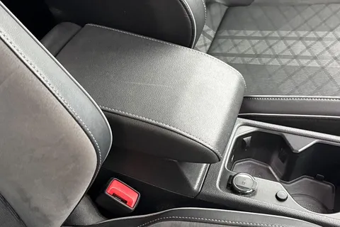 39 of 64 for Volkswagen Golf 1.5 TSI R-Line Euro 6 (s/s) 5dr