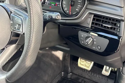 MJ19WNZ Audi A4 Avant 2.0 TFSI 40 Black Edition S Tronic Euro 6 (s/s) 5dr Thumbnail #40