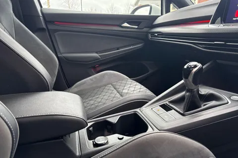 42 of 64 for Volkswagen Golf 1.5 TSI R-Line Euro 6 (s/s) 5dr