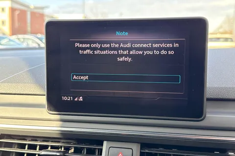 MJ19WNZ Audi A4 Avant 2.0 TFSI 40 Black Edition S Tronic Euro 6 (s/s) 5dr Thumbnail #46