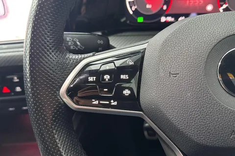 56 of 64 for Volkswagen Golf 1.5 TSI R-Line Euro 6 (s/s) 5dr