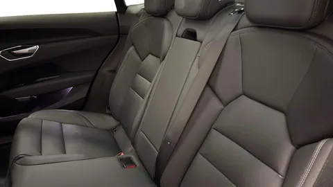 LP73KYE Audi e-tron GT 390kW Quattro 93kWh 4dr Auto Thumbnail #7