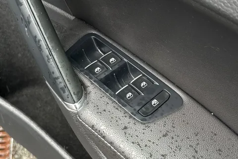 VO69NZM Volkswagen Golf 2.0 TSI R DSG 4Motion Euro 6 (s/s) 5dr Thumbnail #22