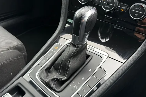 VO69NZM Volkswagen Golf 2.0 TSI R DSG 4Motion Euro 6 (s/s) 5dr Thumbnail #24