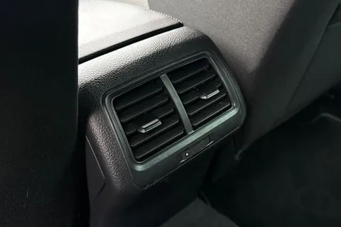 VO69NZM Volkswagen Golf 2.0 TSI R DSG 4Motion Euro 6 (s/s) 5dr Thumbnail #36