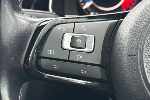 VO69NZM Volkswagen Golf 2.0 TSI R DSG 4Motion Euro 6 (s/s) 5dr Thumbnail #38