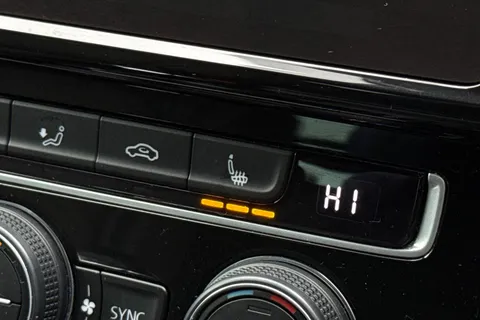 VO69NZM Volkswagen Golf 2.0 TSI R DSG 4Motion Euro 6 (s/s) 5dr Thumbnail #45