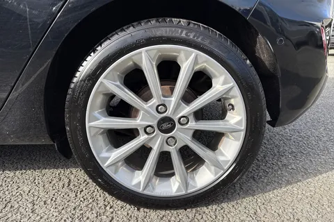 EA68CNN Ford Fiesta 1.0T EcoBoost Vignale Auto Euro 6 (s/s) 5dr Thumbnail #12