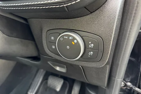 EA68CNN Ford Fiesta 1.0T EcoBoost Vignale Auto Euro 6 (s/s) 5dr Thumbnail #37