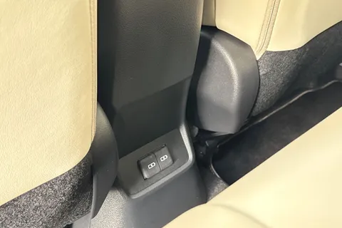 BT25WJZ Lexus Lbx 1.5 Premium Plus 5dr E-CVT Thumbnail #36