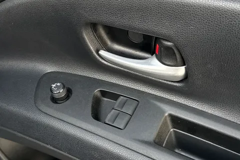 WU72YBO Toyota Aygo X 1.0 VVT-i Limited Edition (Canvas Roof) Euro 6 (s/s) 5dr Thumbnail #41