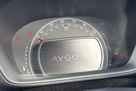 WU72YBO Toyota Aygo X 1.0 VVT-i Limited Edition (Canvas Roof) Euro 6 (s/s) 5dr Thumbnail #57