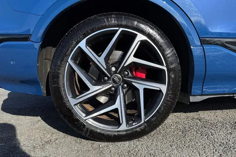 EJ74AWH Audi Q6 E-Tron Q6 SUV Edition 1 e-tron quattro 285,00 kW Thumbnail #11