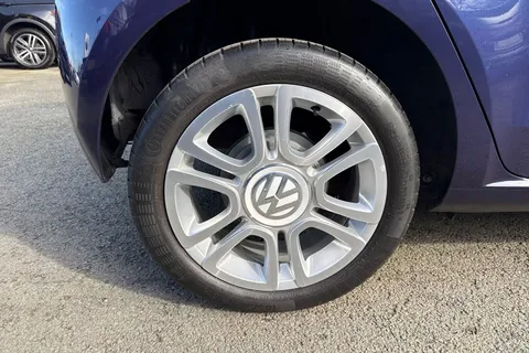 11 of 42 for Volkswagen Up! 1.0 Club Up 5dr | Heated Seats | Maps & More
