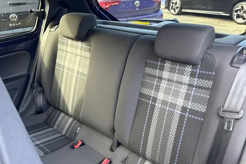 19 of 42 for Volkswagen Up! 1.0 Club Up 5dr | Heated Seats | Maps & More