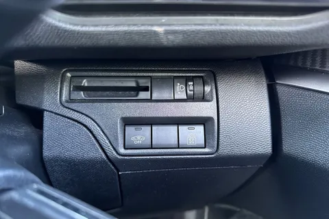 41 of 63 for PEUGEOT 3008 1.6 BlueHDi Active Euro 6 (s/s) 5dr