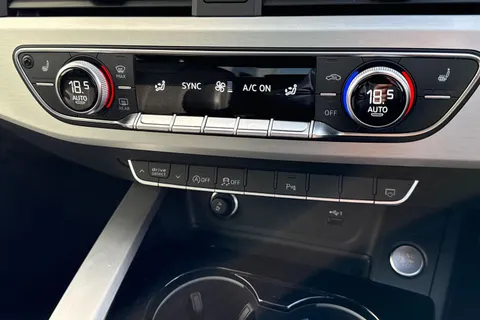 LP22LOH Audi A4 2.0 TFSI 35 S line S Tronic Euro 6 (s/s) 4dr Thumbnail #22