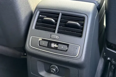 LP22LOH Audi A4 2.0 TFSI 35 S line S Tronic Euro 6 (s/s) 4dr Thumbnail #28