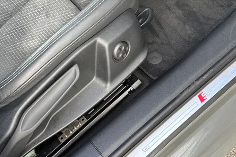 LP22LOH Audi A4 2.0 TFSI 35 S line S Tronic Euro 6 (s/s) 4dr Thumbnail #40