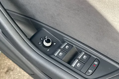 LP22LOH Audi A4 2.0 TFSI 35 S line S Tronic Euro 6 (s/s) 4dr Thumbnail #41