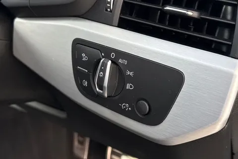 LP22LOH Audi A4 2.0 TFSI 35 S line S Tronic Euro 6 (s/s) 4dr Thumbnail #44