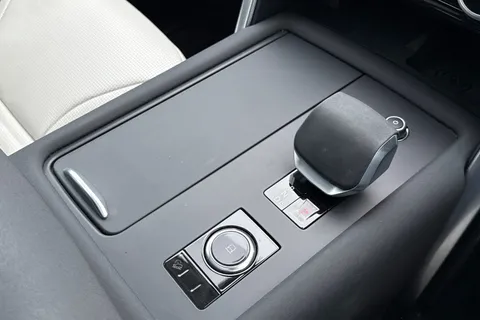 14 of 51 for Land Rover Discovery 3.0 D350 Dynamic HSE 5dr