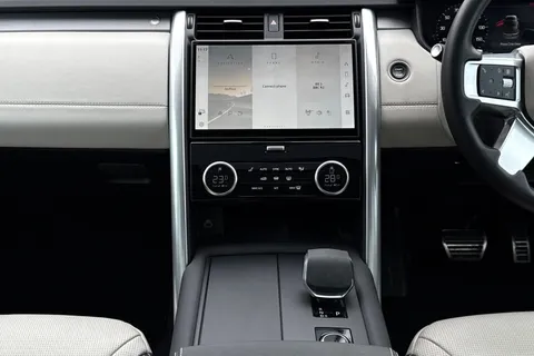 15 of 51 for Land Rover Discovery 3.0 D350 Dynamic HSE 5dr