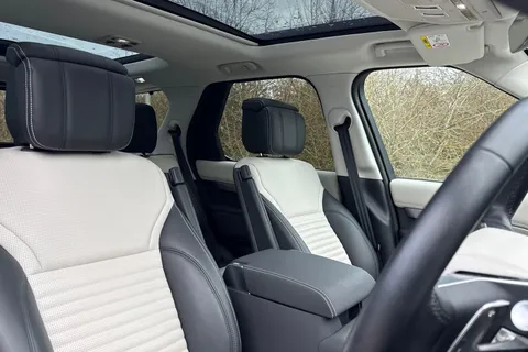 22 of 51 for Land Rover Discovery 3.0 D350 Dynamic HSE 5dr