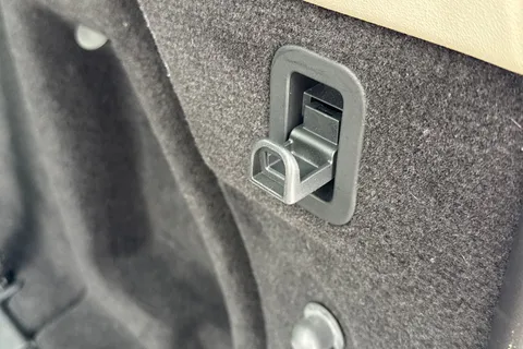 28 of 51 for Land Rover Discovery 3.0 D350 Dynamic HSE 5dr