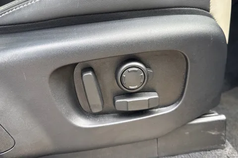 34 of 51 for Land Rover Discovery 3.0 D350 Dynamic HSE 5dr