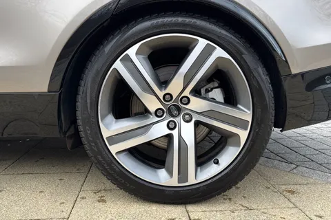 39 of 51 for Land Rover Discovery 3.0 D350 Dynamic HSE 5dr