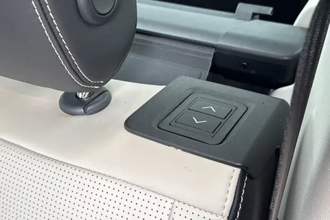 42 of 51 for Land Rover Discovery 3.0 D350 Dynamic HSE 5dr