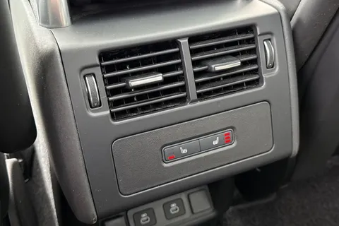 44 of 51 for Land Rover Discovery 3.0 D350 Dynamic HSE 5dr