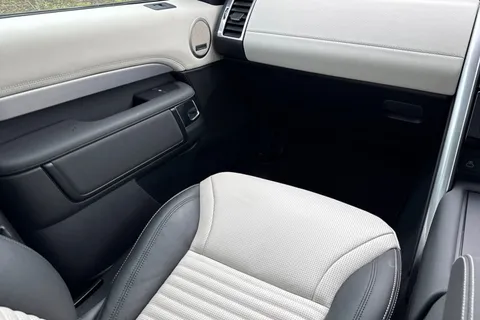 45 of 51 for Land Rover Discovery 3.0 D350 Dynamic HSE 5dr