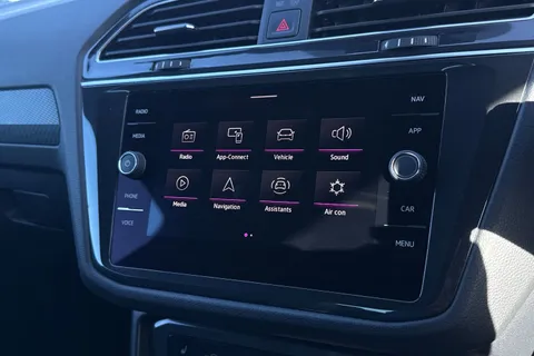 MK23NPU Volkswagen Tiguan 1.5 TSI 150 R-Line 5dr DSG Thumbnail #37