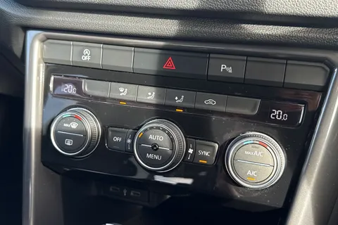 GY71LYK Volkswagen T-Roc 2.0 TSI SEL DSG 4Motion Euro 6 (s/s) 5dr Thumbnail #20